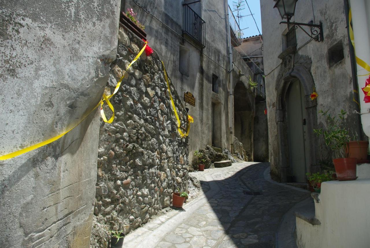 Le Due Lanterne Hotel Aieta Exterior foto