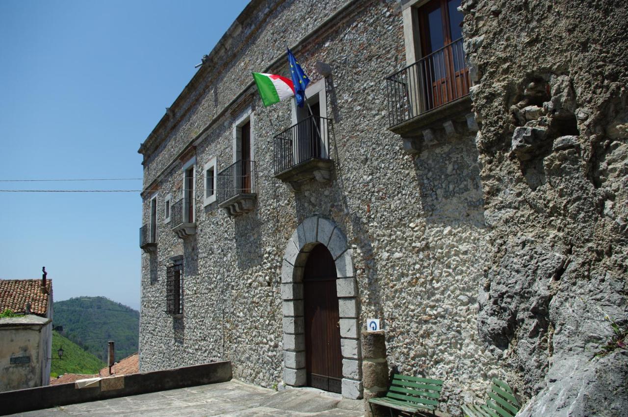 Le Due Lanterne Hotel Aieta Exterior foto