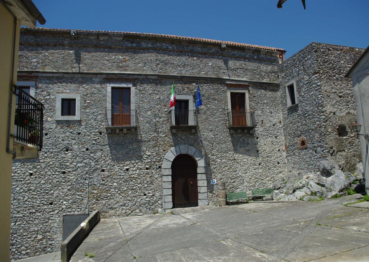 Le Due Lanterne Hotel Aieta Exterior foto