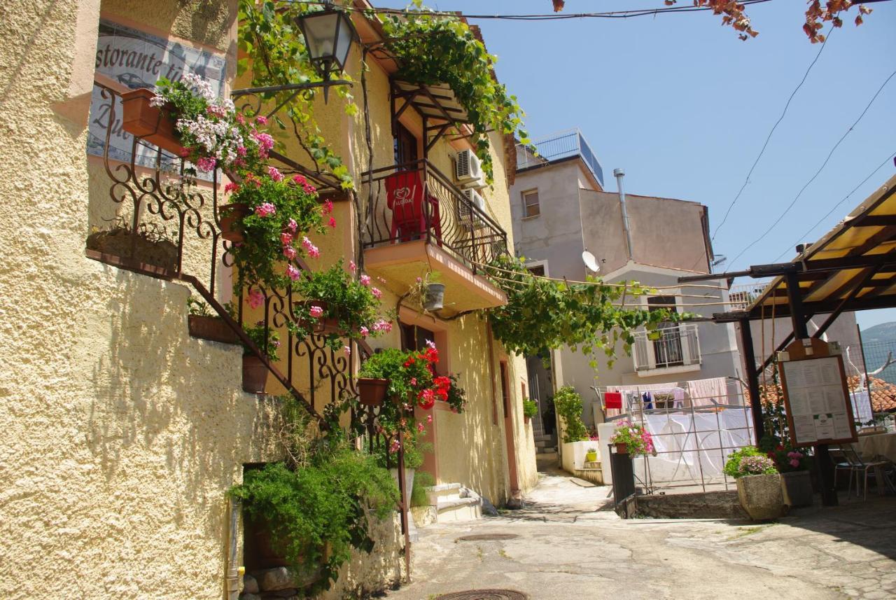 Le Due Lanterne Hotel Aieta Exterior foto