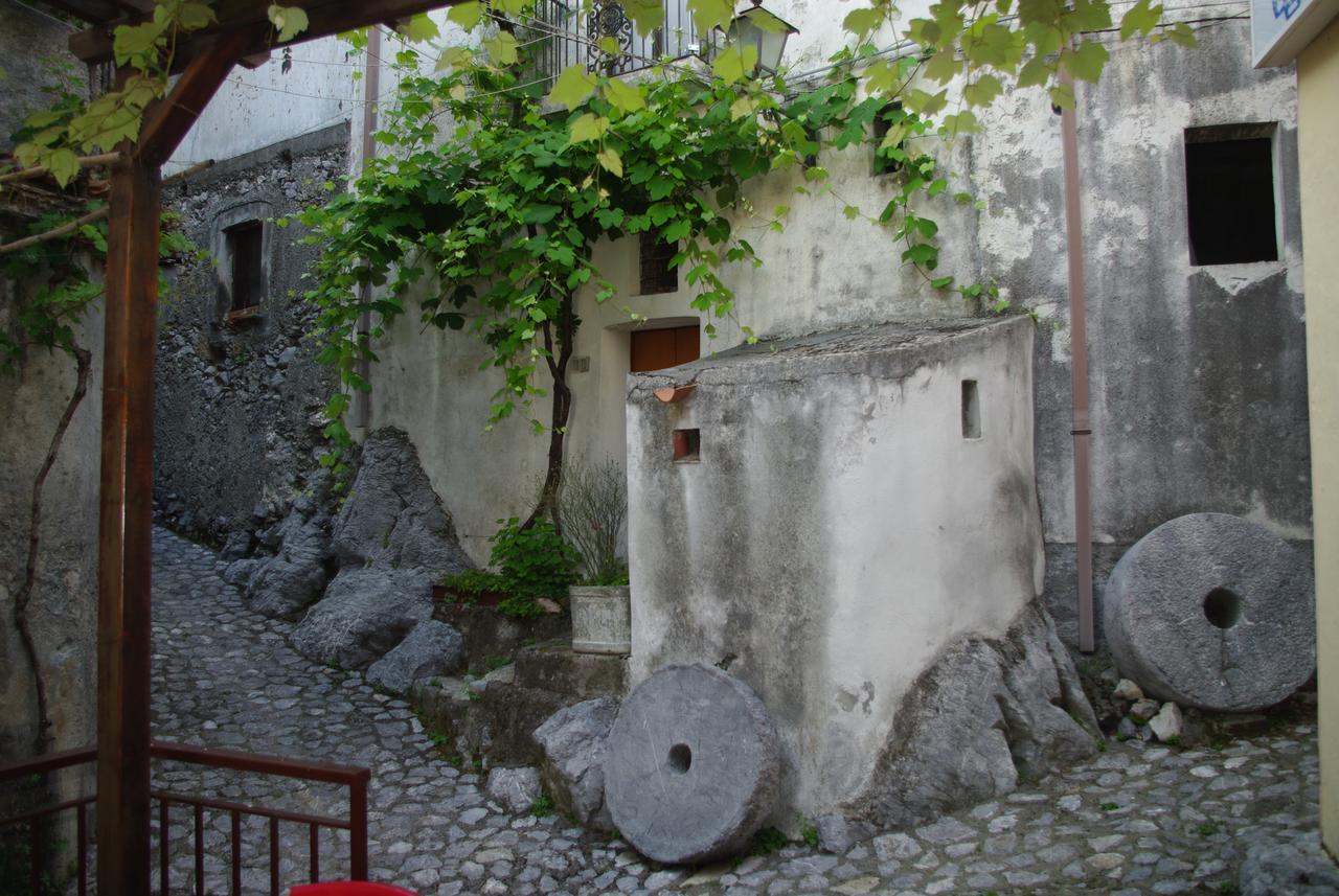 Le Due Lanterne Hotel Aieta Exterior foto