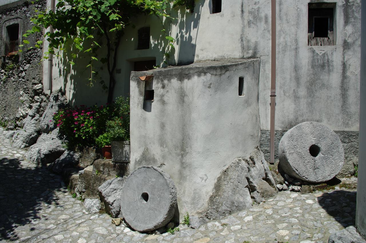 Le Due Lanterne Hotel Aieta Exterior foto